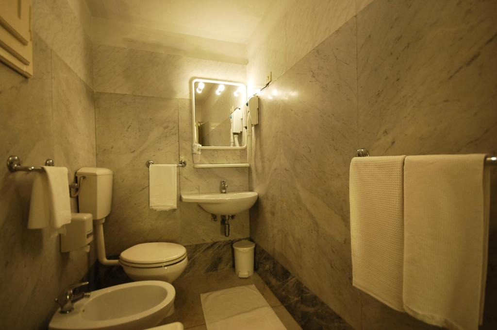Ely Hotel 2*