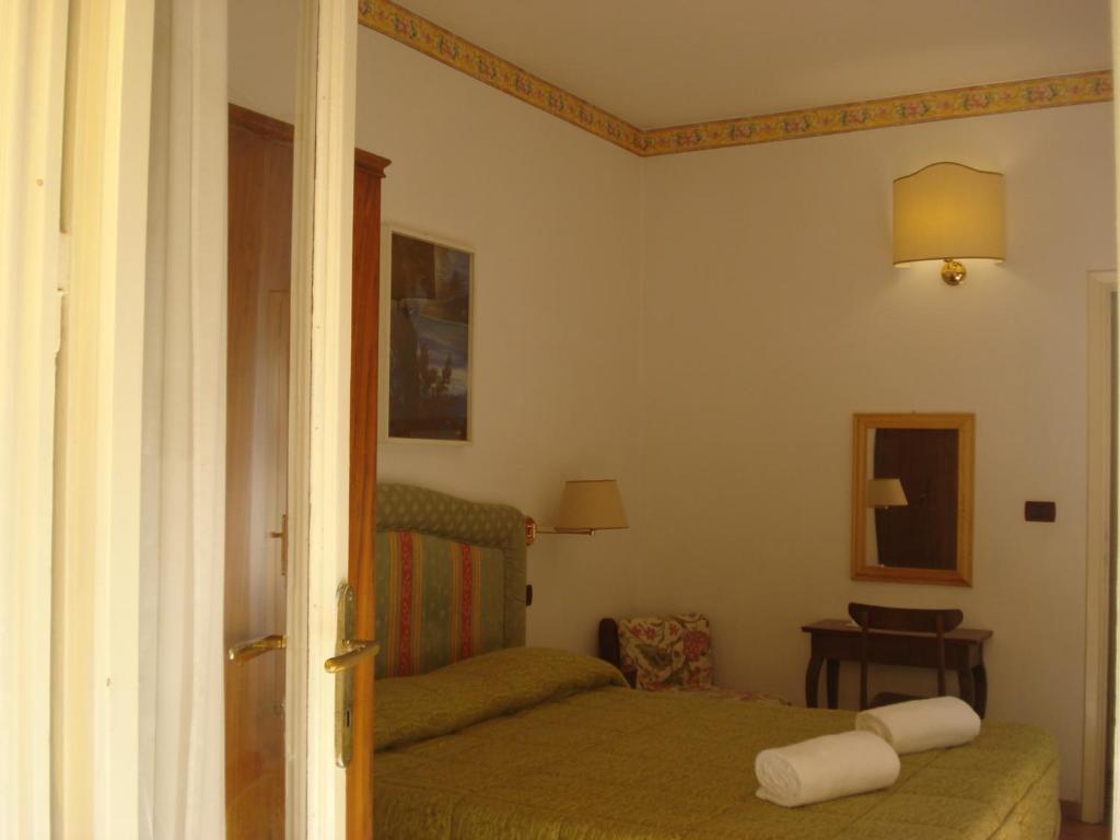 Ely Hotel 2*