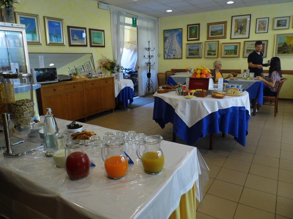 Ely Hotel 2*