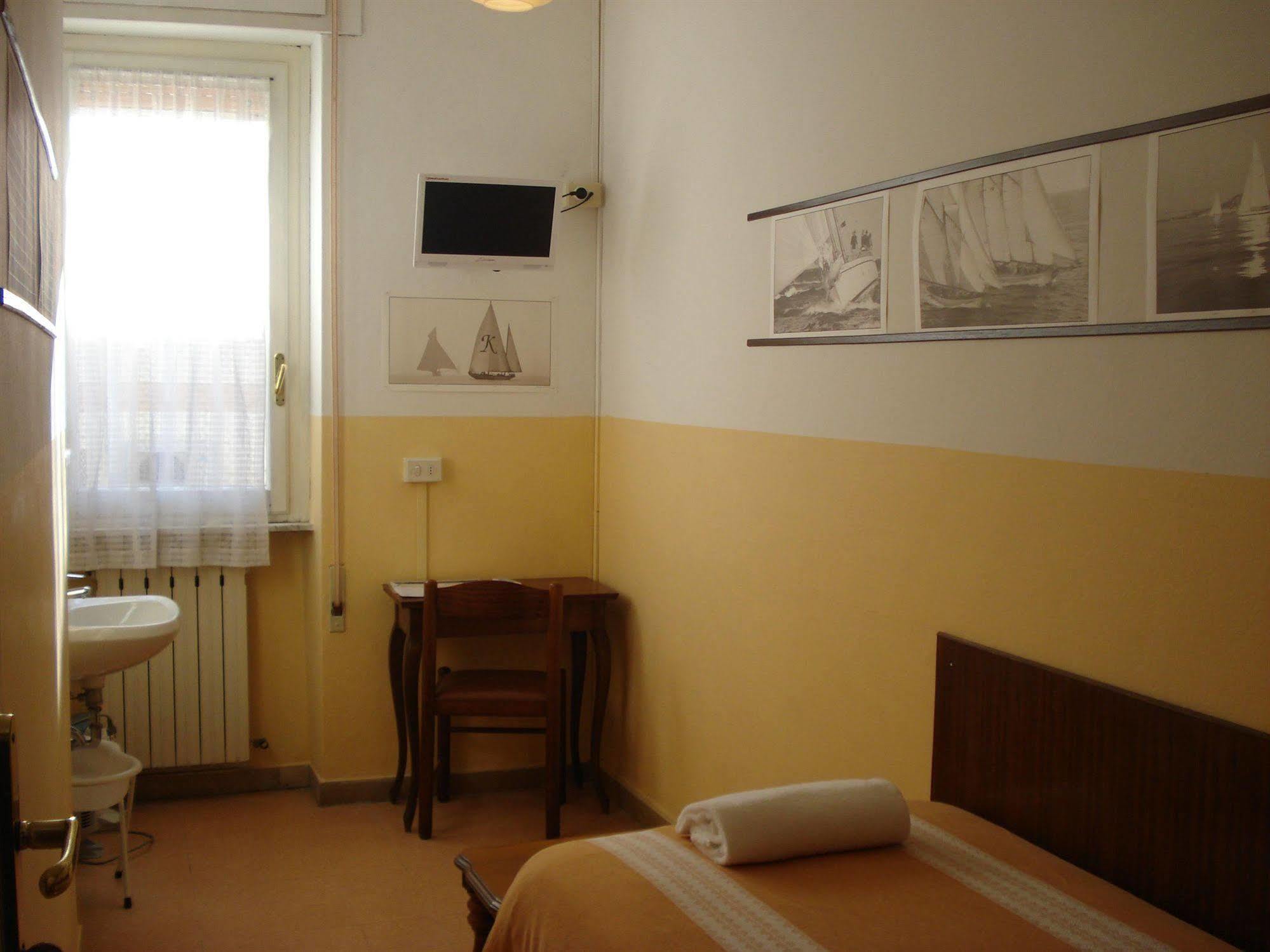 Ely 2* Viareggio